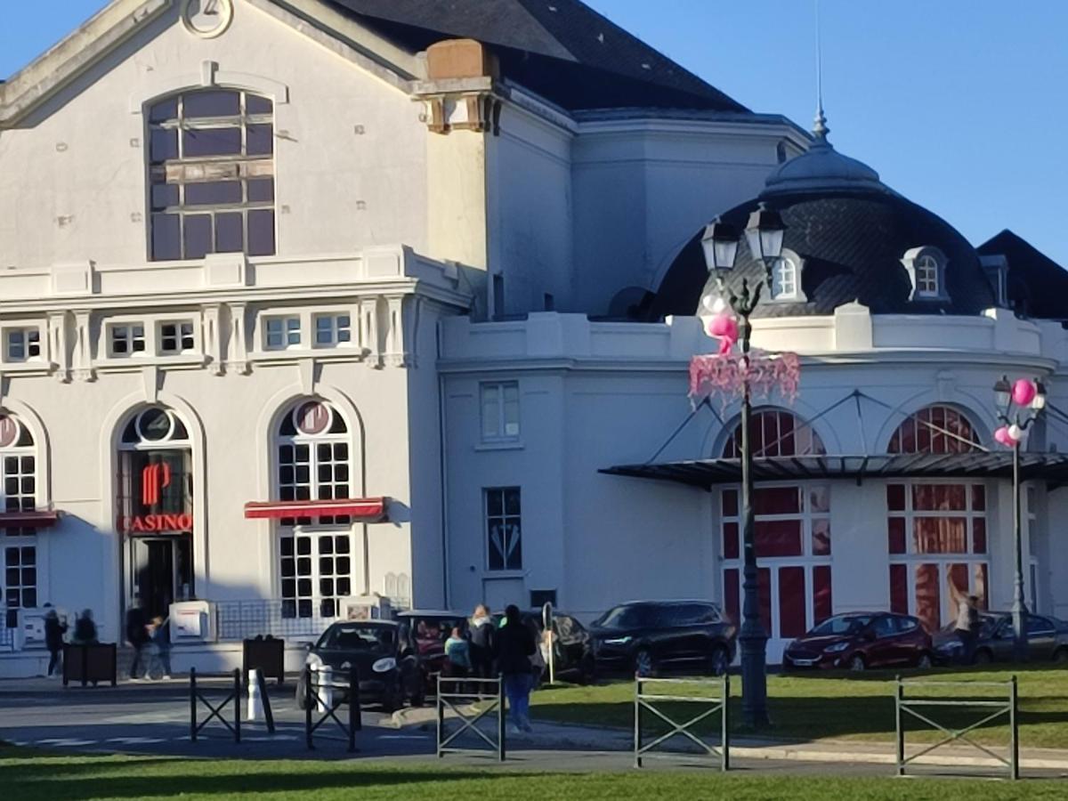 Un Nid D ' Amour Apartamento Cabourg Exterior foto